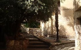 Accanto al battistero